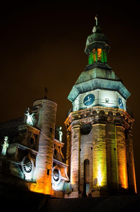 Lviv Amazing Rooftop Apartment Bagian luar foto
